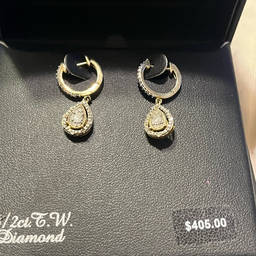 # 792-NWT Kohls brand Sterling Silver/gold Diamond Earrings. 925 stamped back